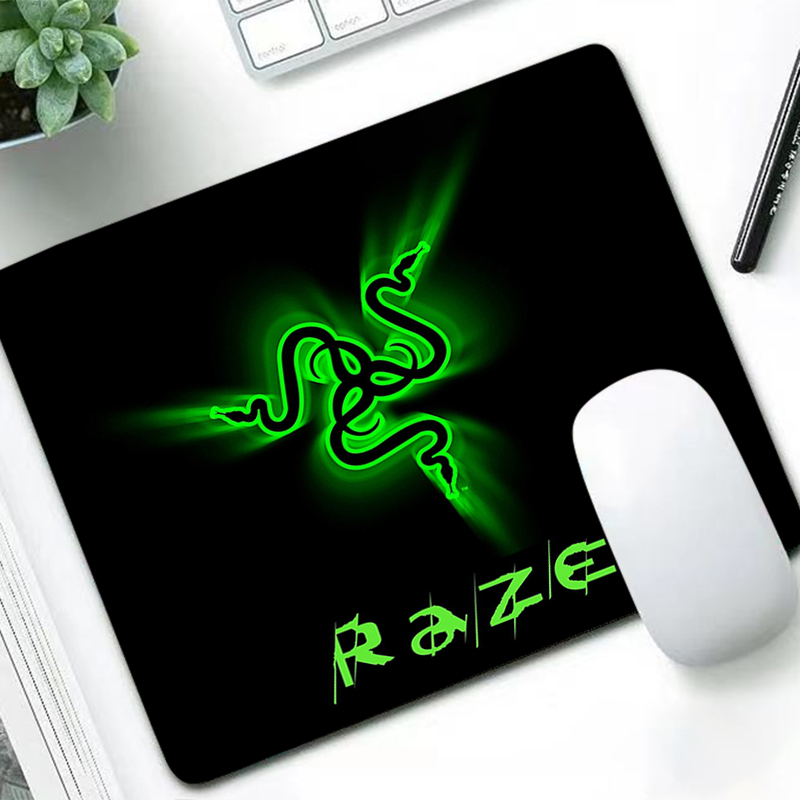 Gaming Keyboard Nearby - Hot Razer Moda Piccolo Mouse Pad